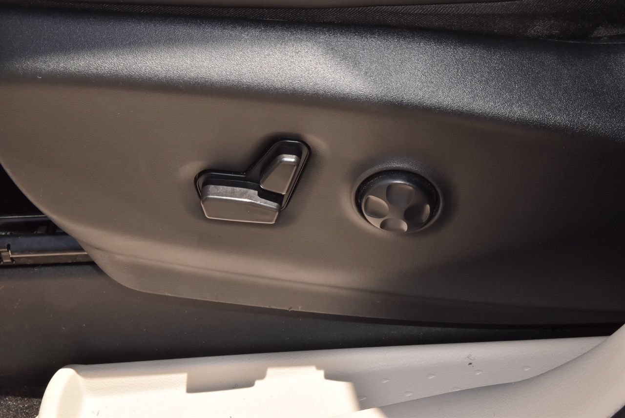Used 2024 Chrysler Pacifica Touring-L FWD image 34