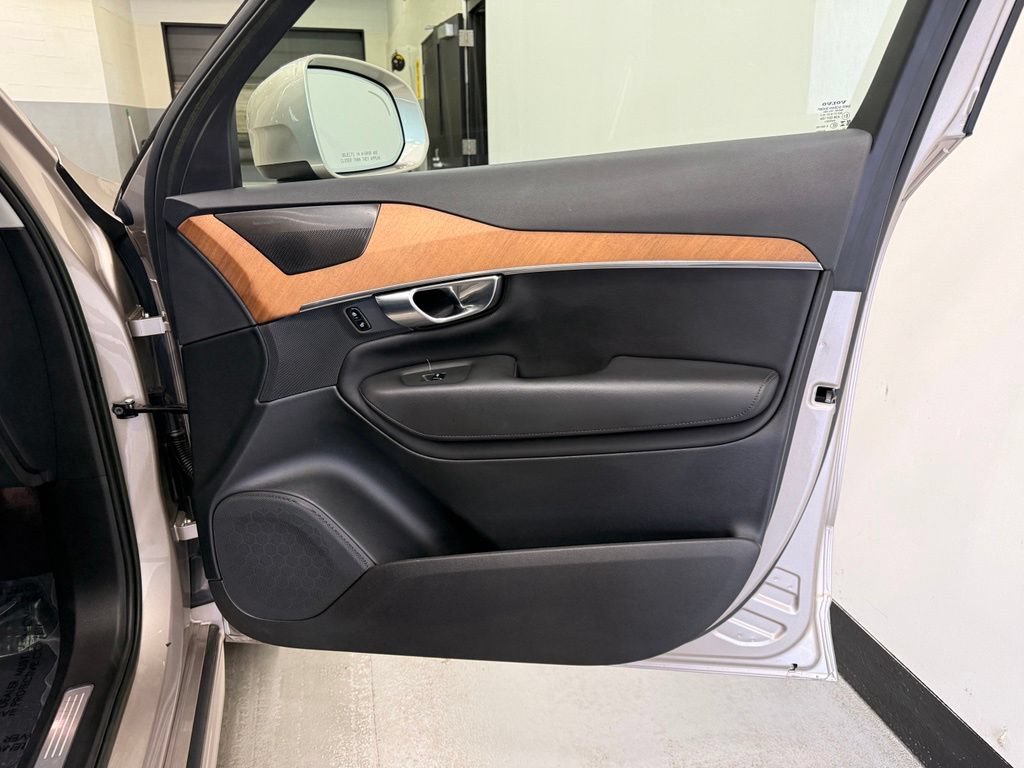 Used 2023 Volvo XC90 B6 Plus AWD/4WD image 28