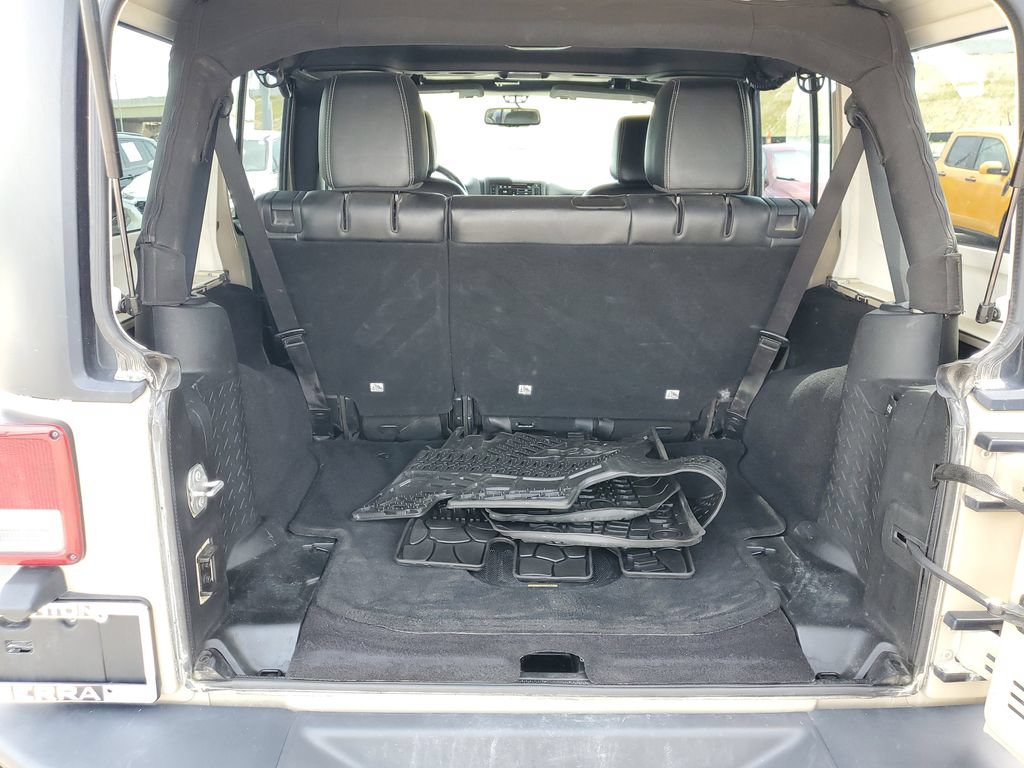 Used 2016 Jeep Wrangler Unlimited Rubicon AWD/4WD image 7