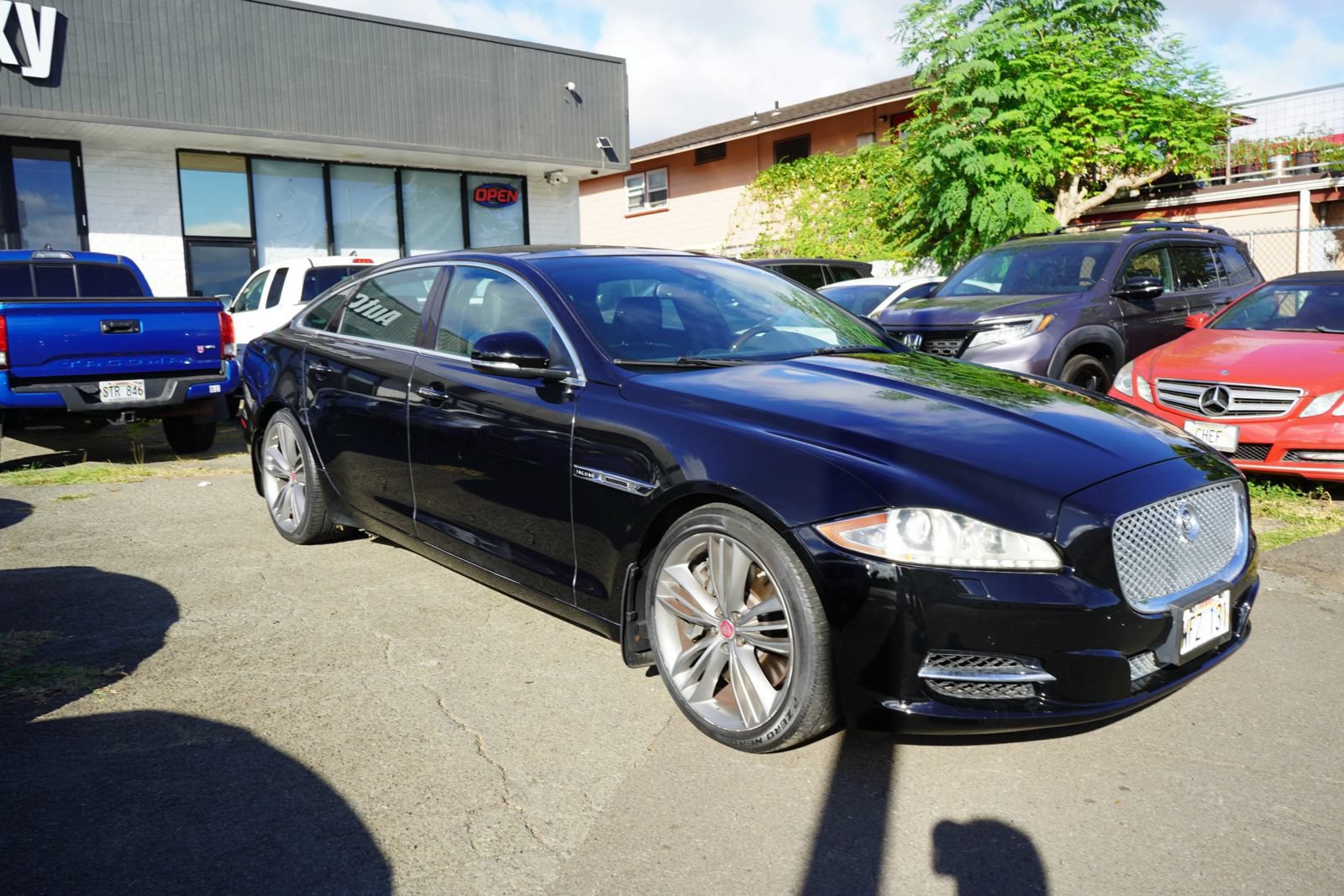 Used 2011 Jaguar XJ L Supersport RWD image 3