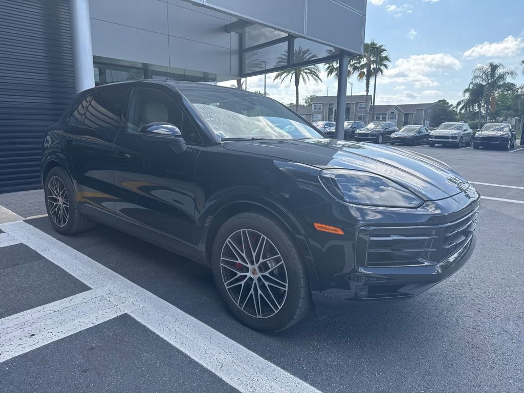 Certified 2025 Porsche Cayenne S AWD/4WD image 4