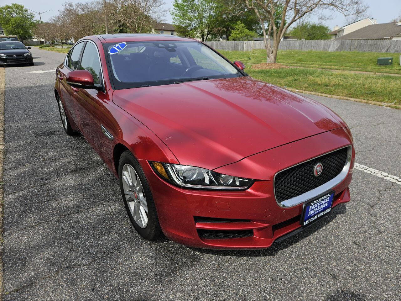 Used 2017 Jaguar XE Premium image 8