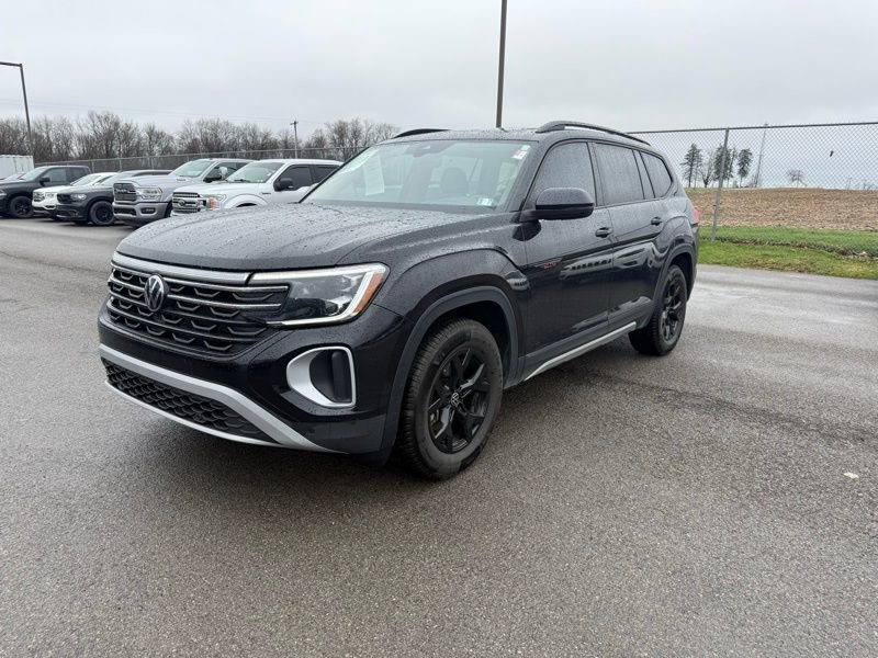 Used 2024 Volkswagen Atlas Peak Edition SEL image 3