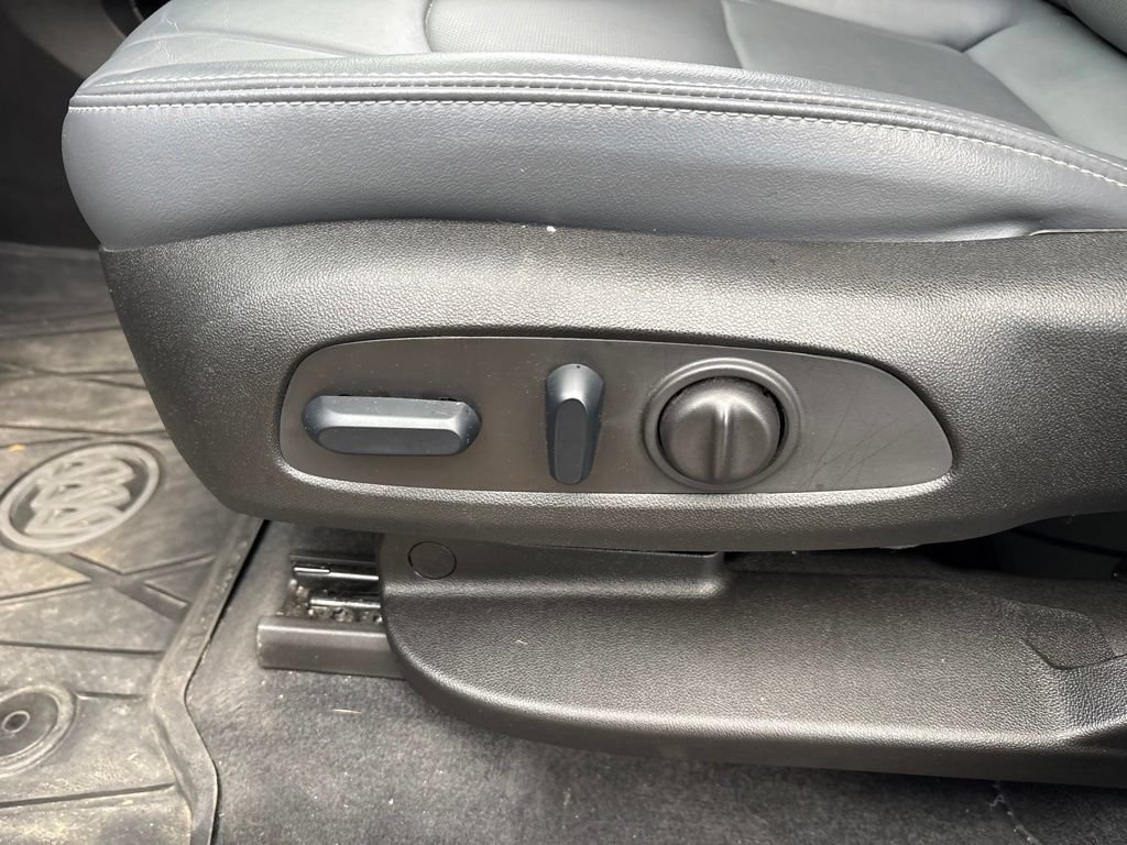 Used 2024 Buick Enclave Essence w/ Sound and Sites Package AWD/4WD image 19