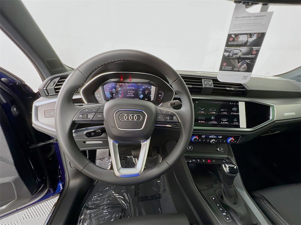 New 2025 Audi Q3 2.0T Premium image 23