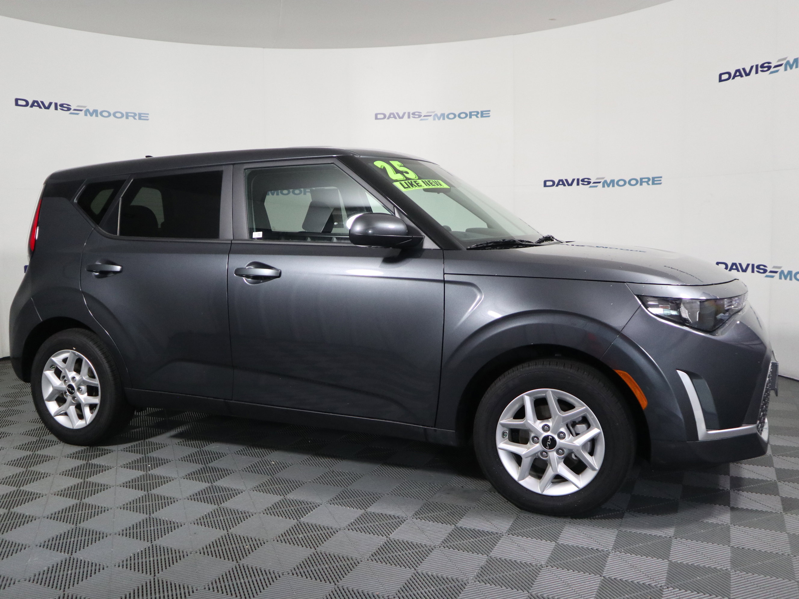 Used 2025 Kia Soul LX w/ LX Technology Package FWD image 4