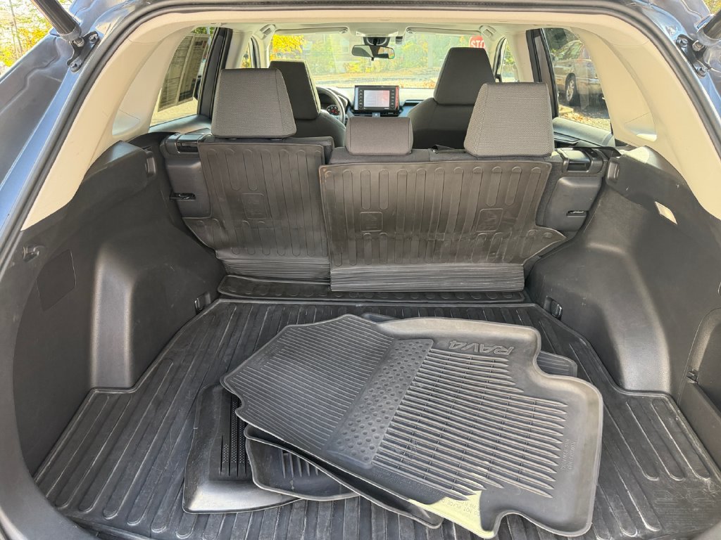 Used 2022 Toyota RAV4 XLE w/ Convenience Package AWD/4WD image 25