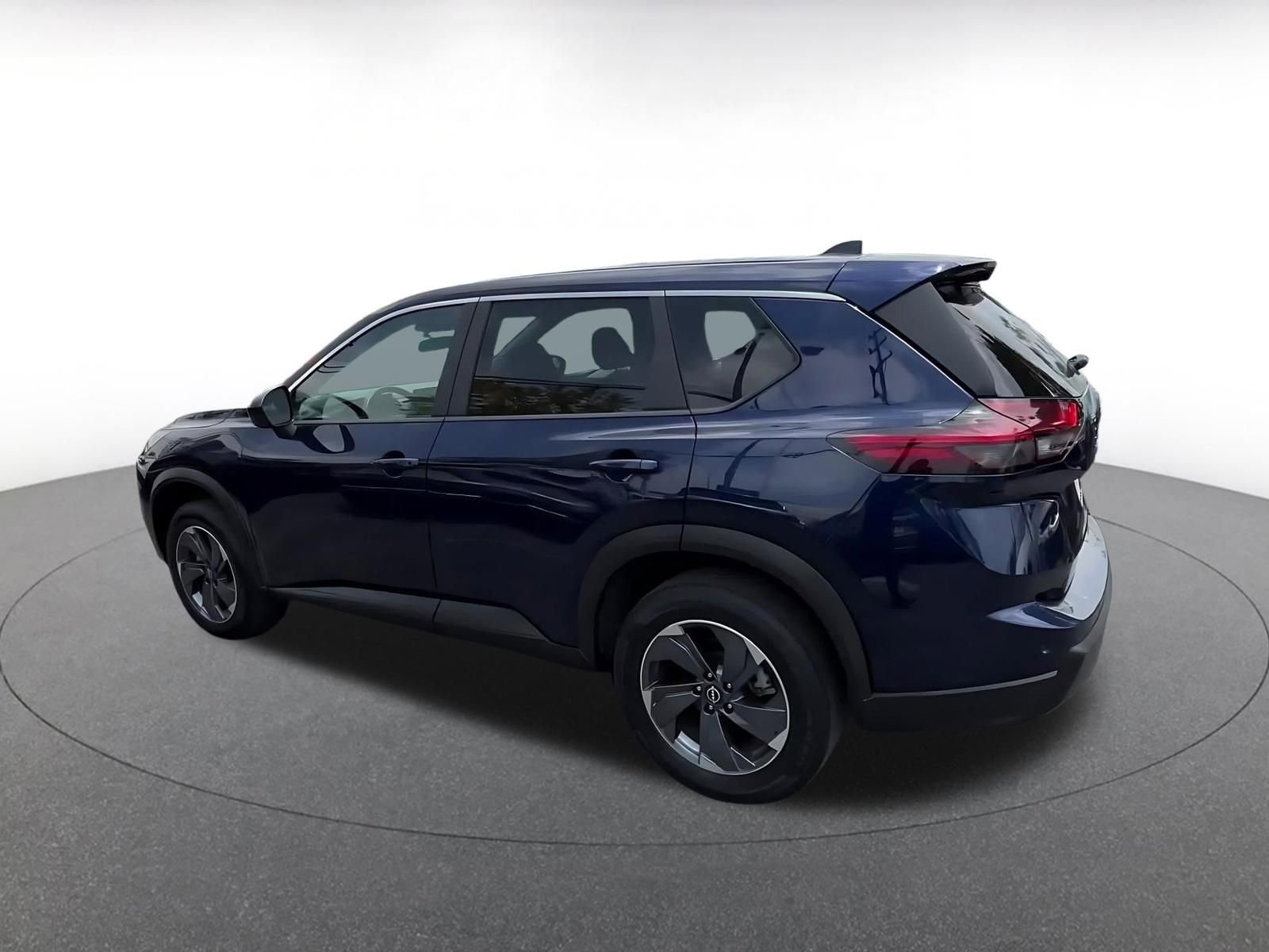 Used 2025 Nissan Rogue SV FWD image 10