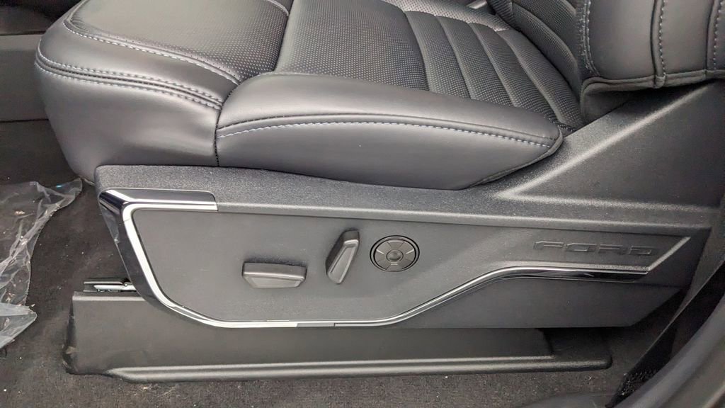New 2025 Ford F350 Platinum w/ FX4 Off-Road Package image 30