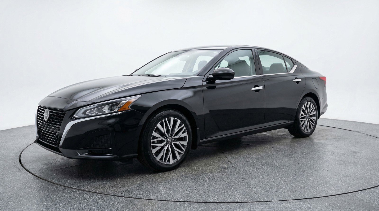 Used 2025 Nissan Altima 2.5 SV image 3