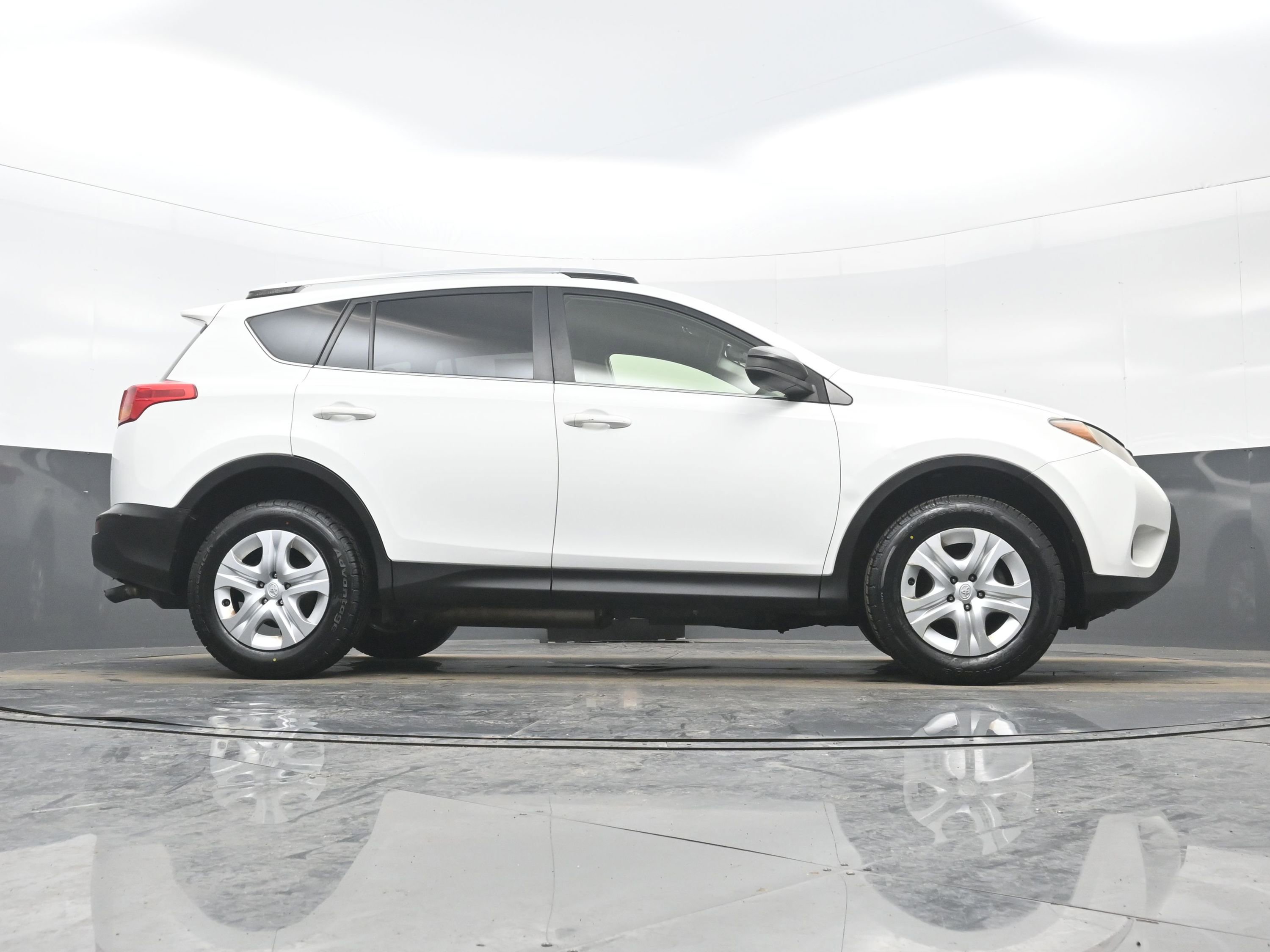 Used 2014 Toyota RAV4 LE image 29