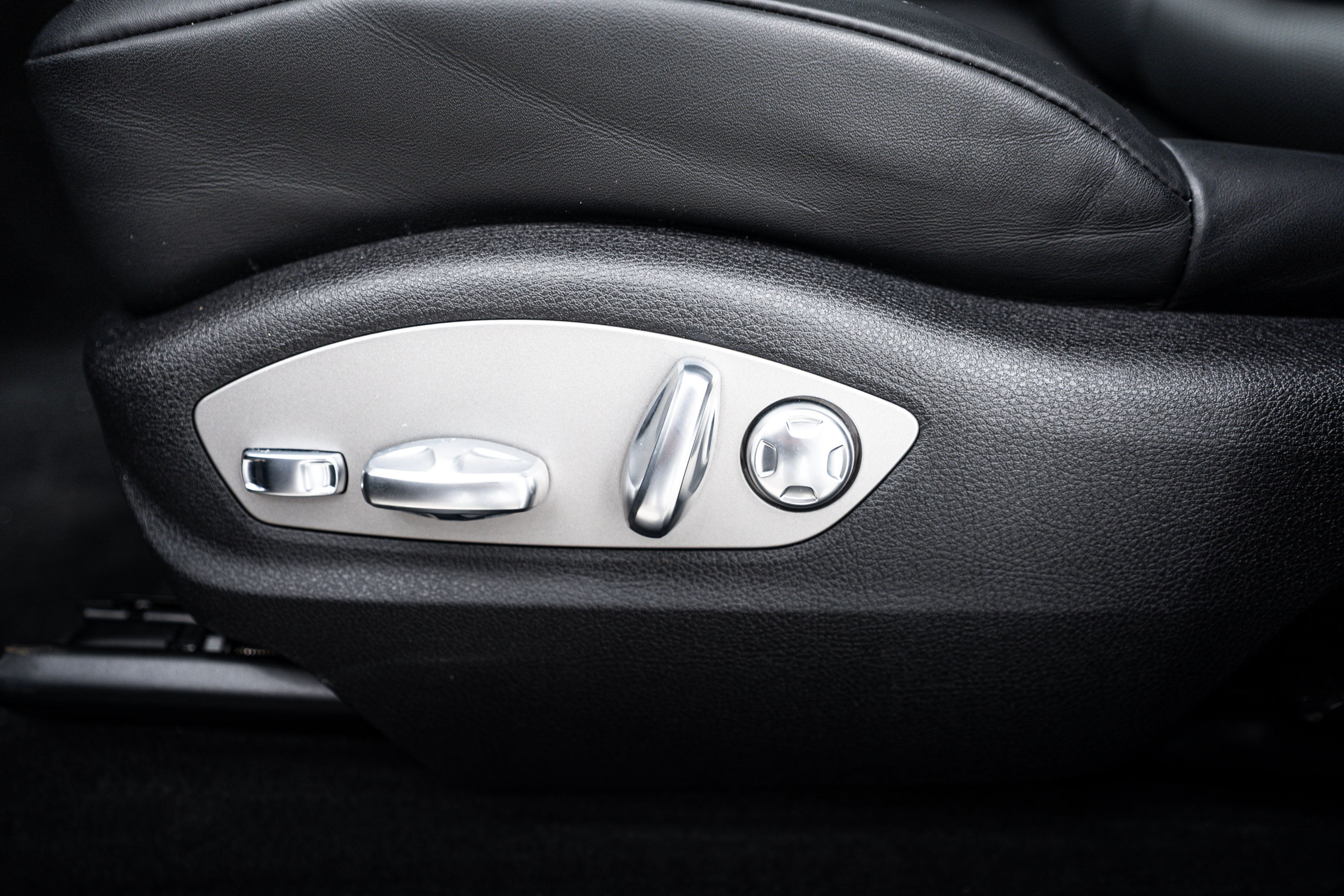 Certified 2026 Porsche Macan AWD/4WD image 21