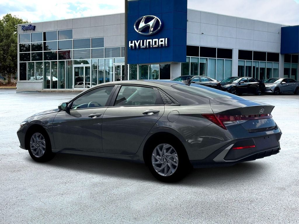New 2026 Hyundai Elantra Hybrid FWD image 5