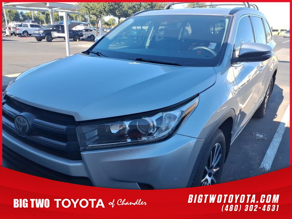 Used 2017 Toyota Highlander SE image 1