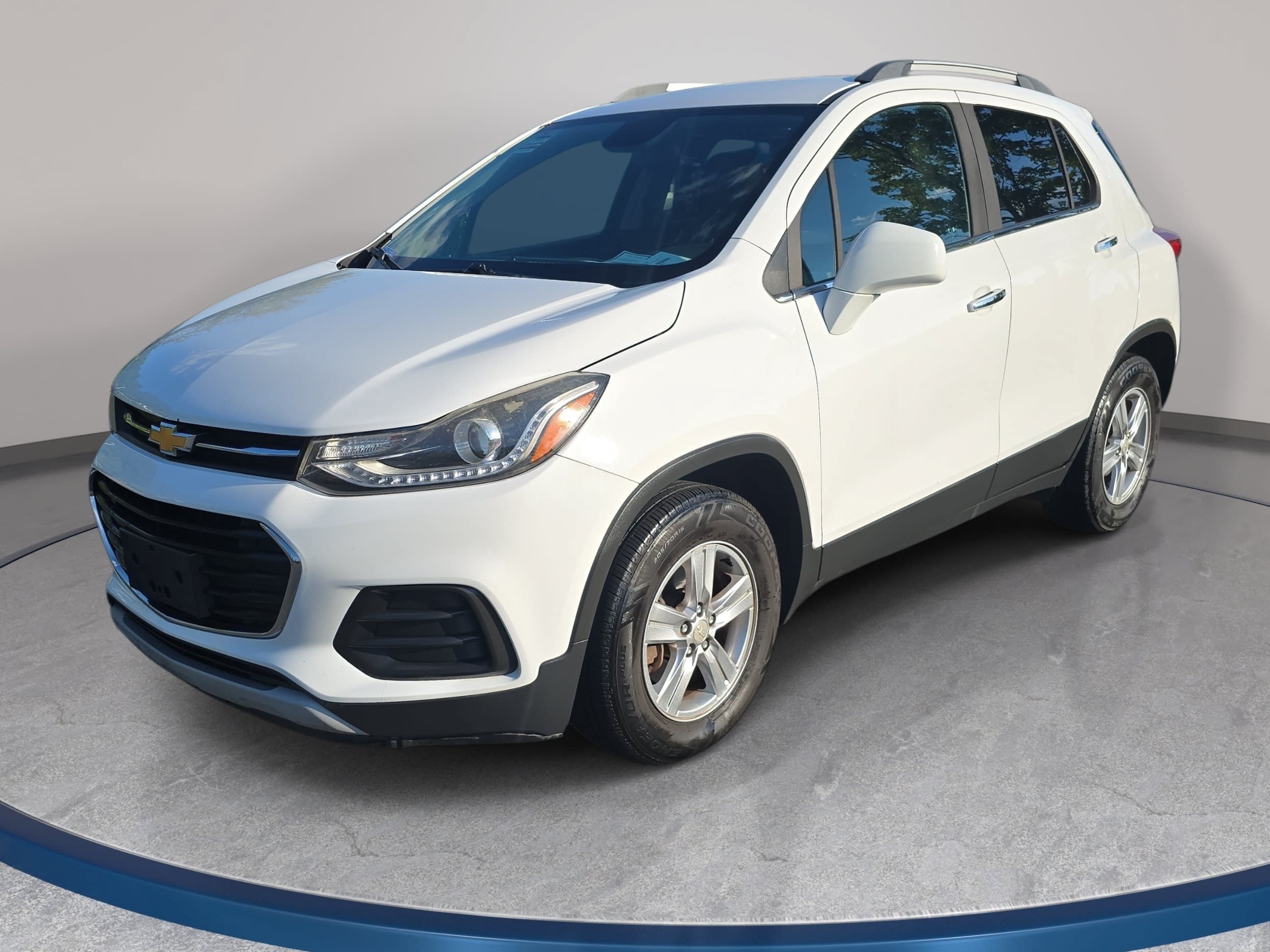 Used 2017 Chevrolet Trax LT w/ LT Convenience Package FWD image 1