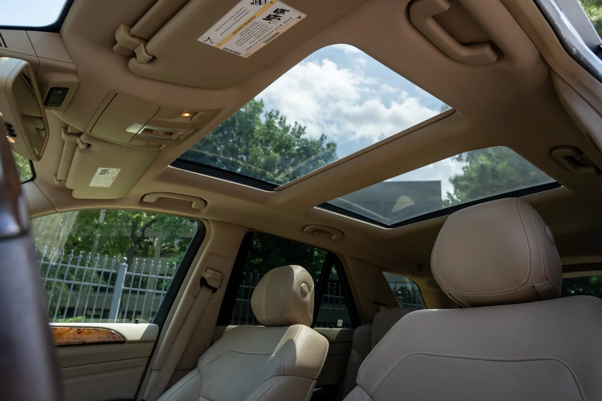 Used 2015 Mercedes-Benz ML 400 4MATIC w/ Lighting Package image 12