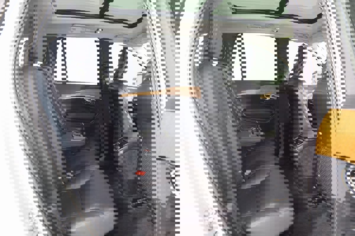 Used 2022 Volvo XC90 T6 Momentum w/ Climate Package image 14