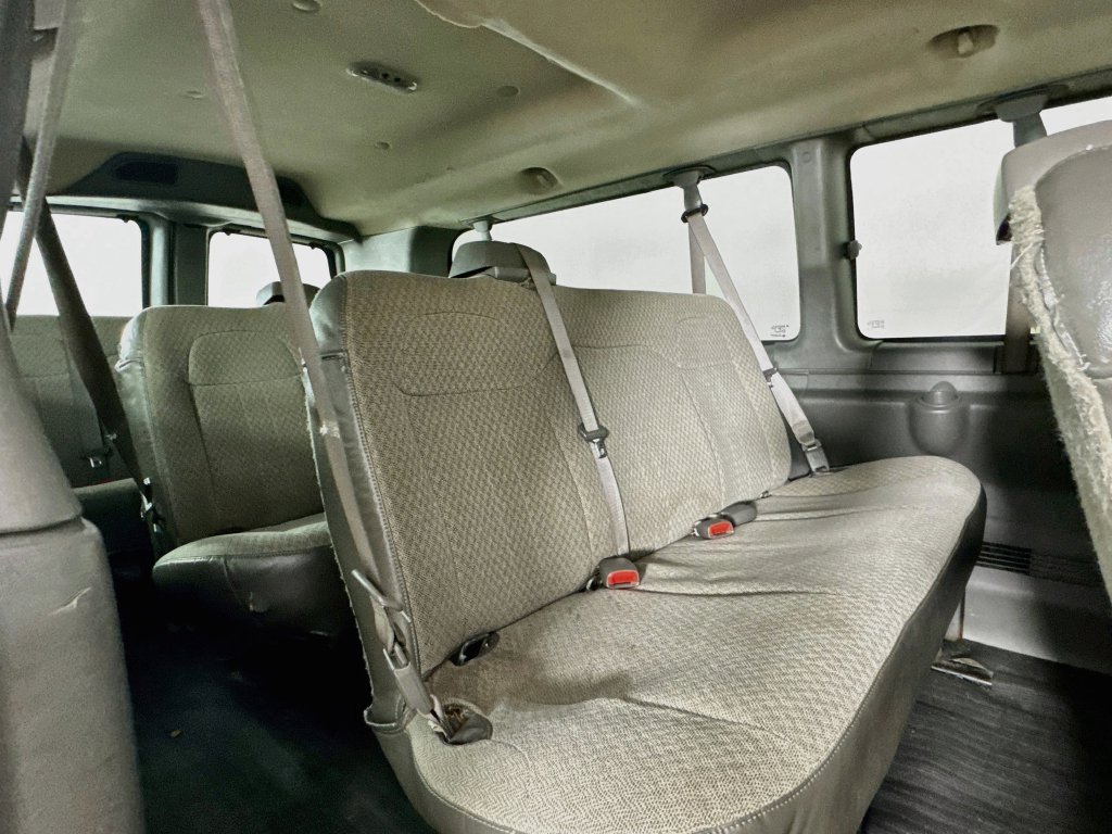 Used 2008 Chevrolet Express 3500 Extended Passenger RWD image 29