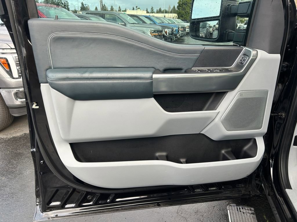 Used 2023 Ford F350 Limited image 22