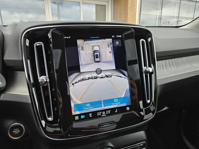 Certified 2025 Volvo XC40 B5 Plus AWD/4WD image 25