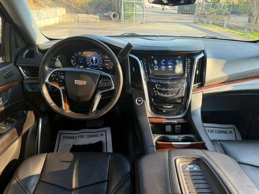 Used 2018 Cadillac Escalade Luxury AWD/4WD image 34