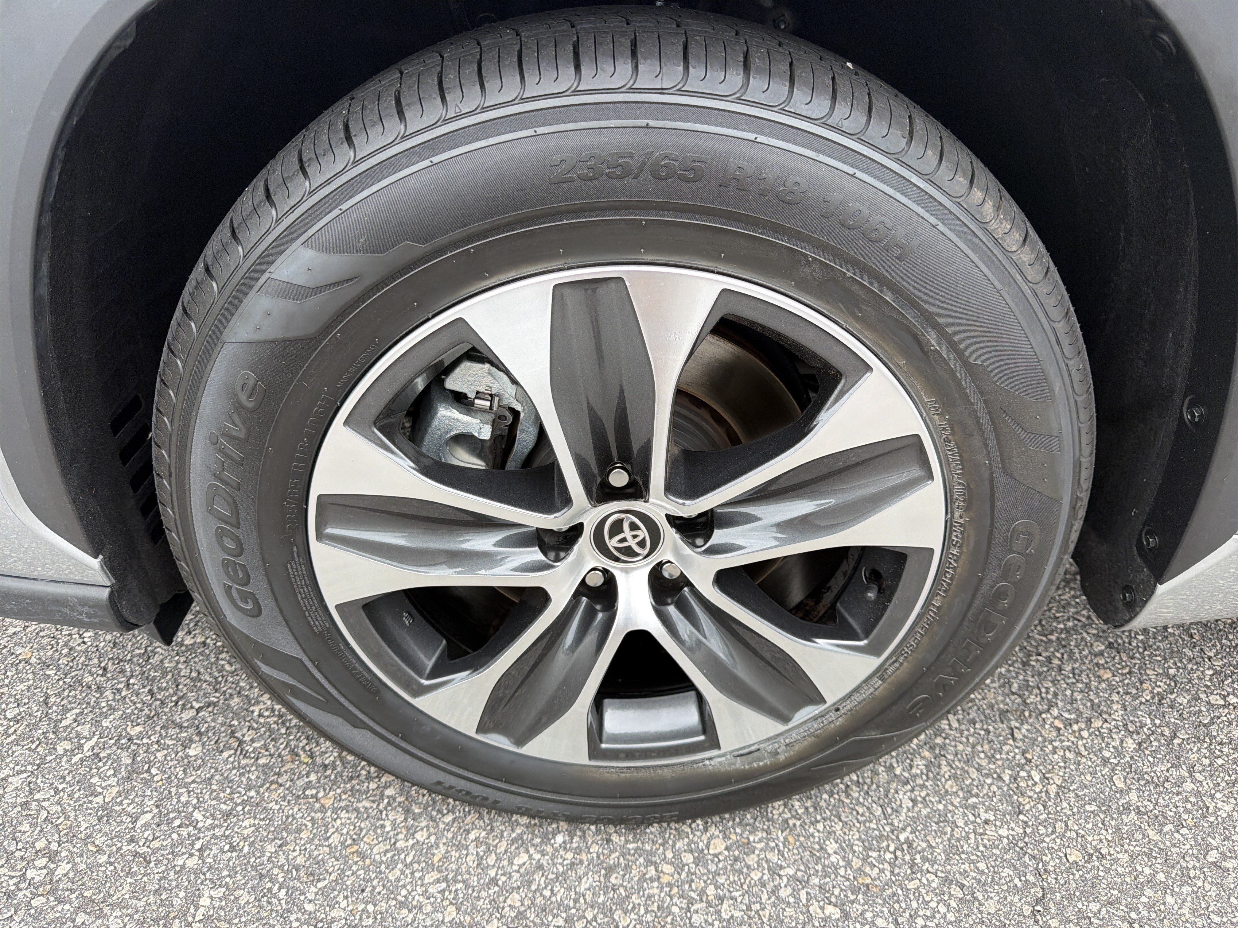 Certified 2025 Toyota Highlander XLE FWD image 20