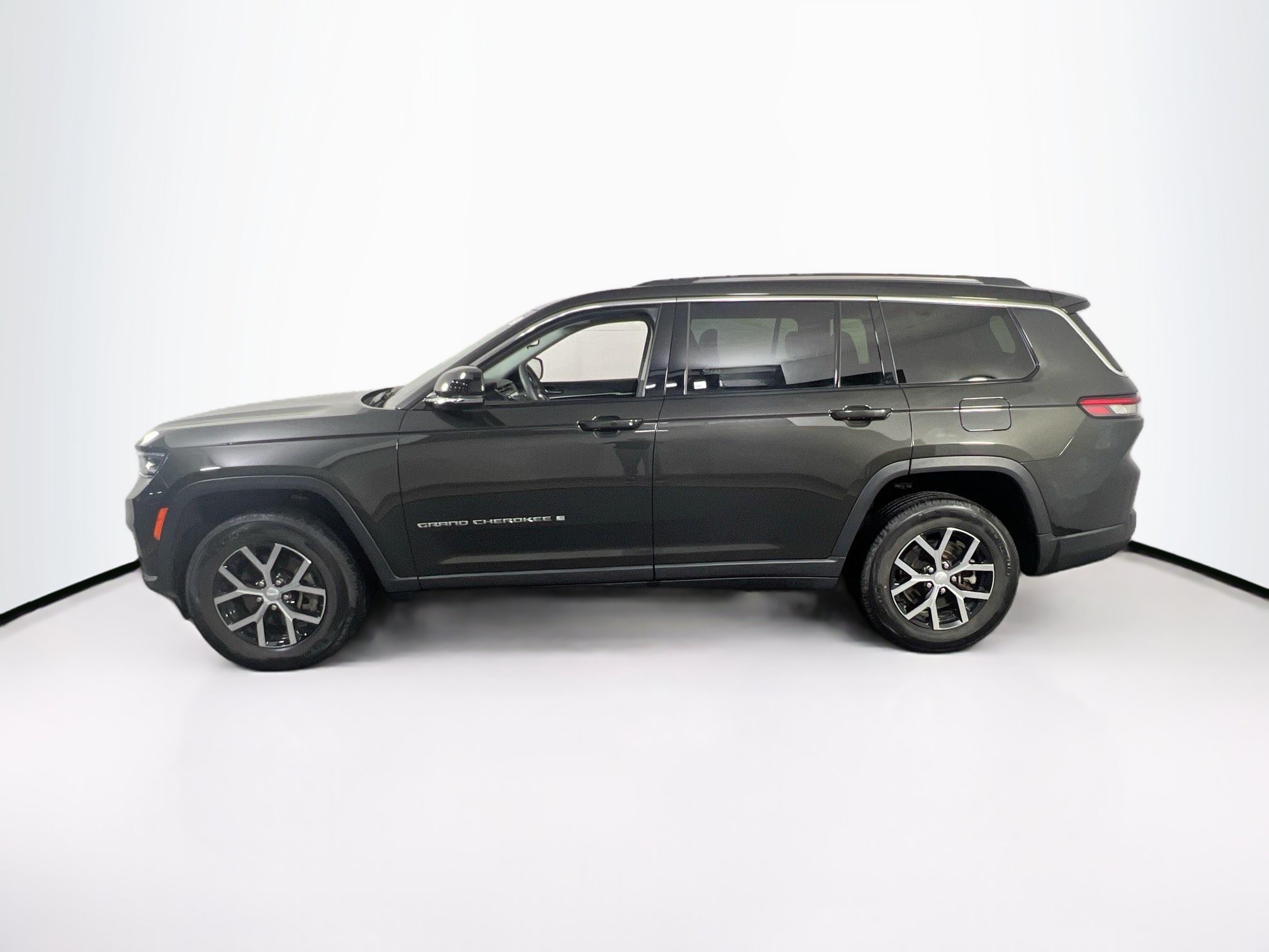 Used 2023 Jeep Grand Cherokee L Limited AWD/4WD image 8