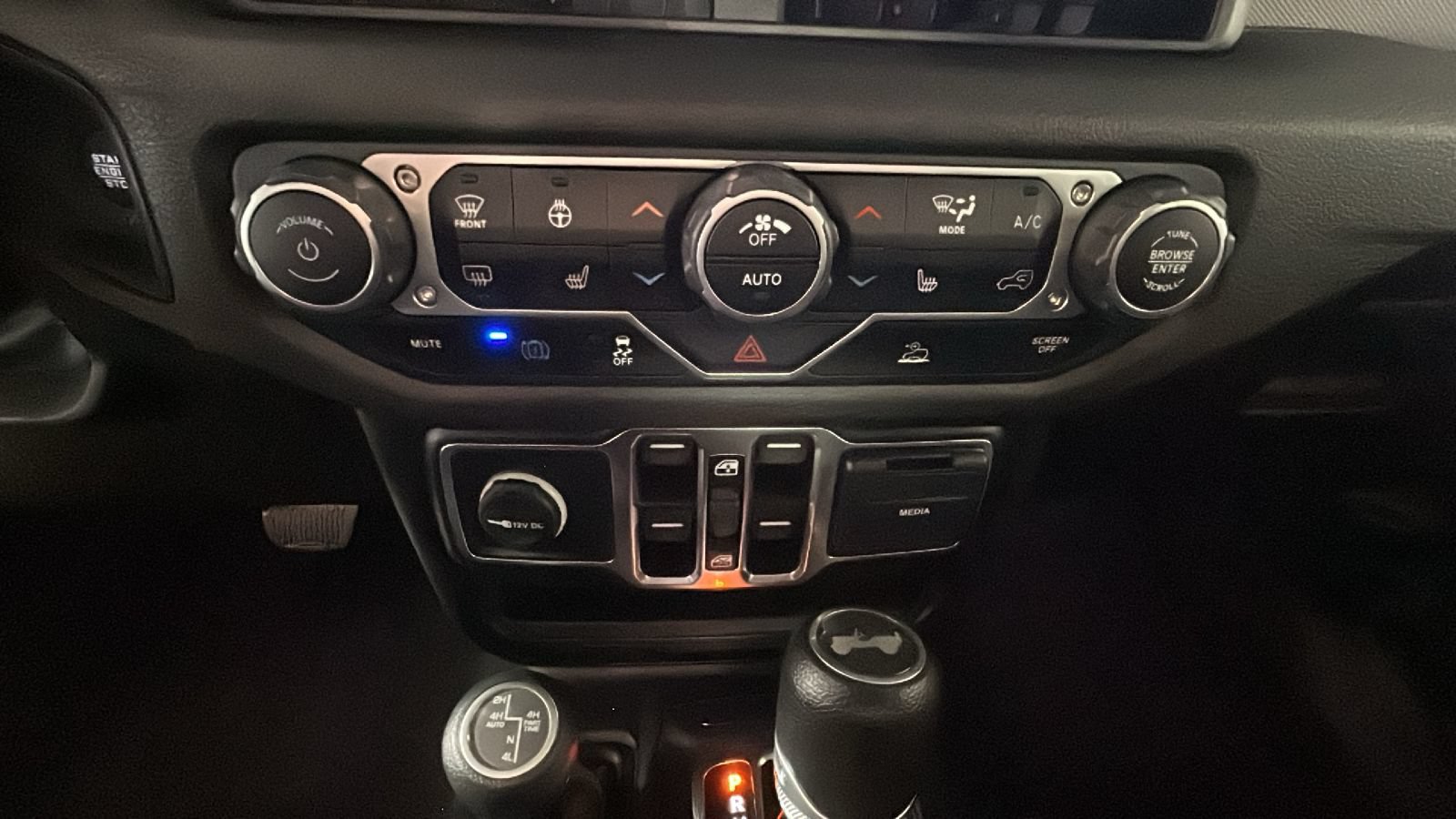 Used 2024 Jeep Wrangler Unlimited w/ Convenience Group AWD/4WD image 26