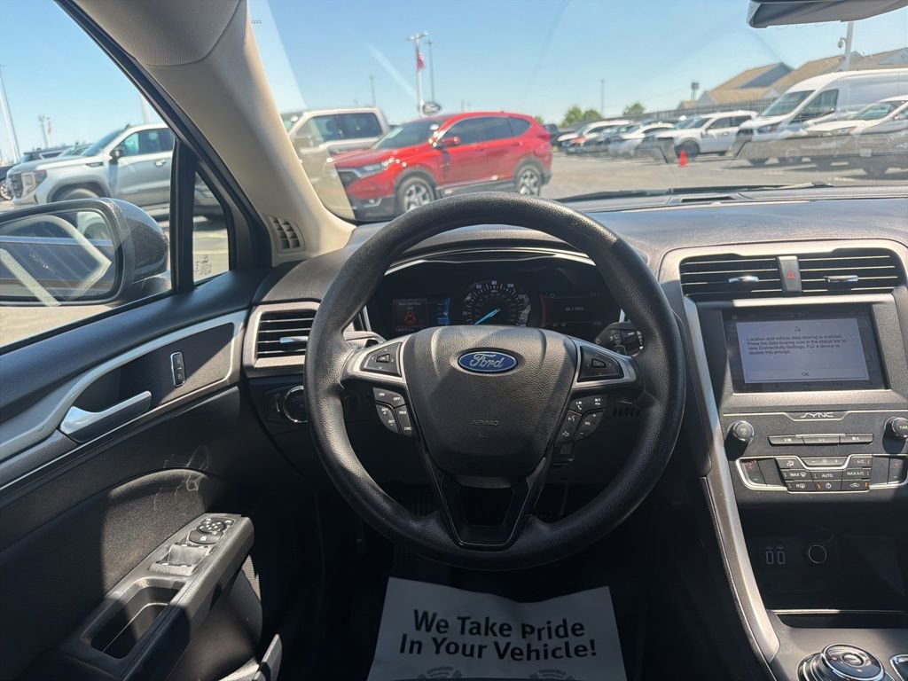 Used 2019 Ford Fusion SE FWD image 14