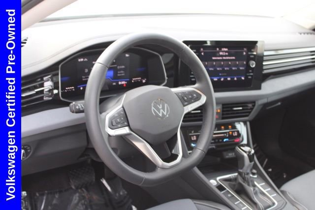 Used 2025 Volkswagen Jetta SE FWD image 16