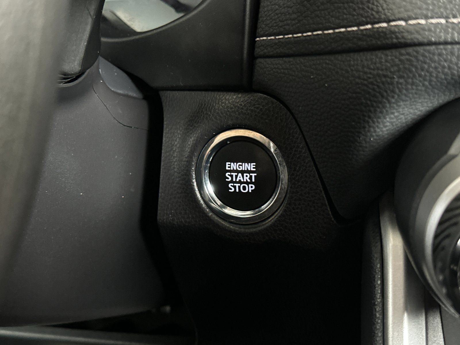 Used 2025 Toyota RAV4 XLE FWD image 20