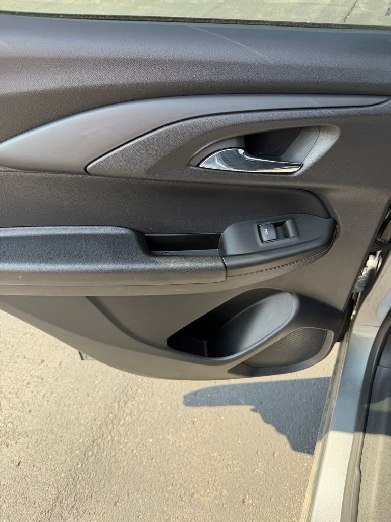 Used 2023 Chevrolet TrailBlazer RS w/ Sun and Liftgate Package image 9