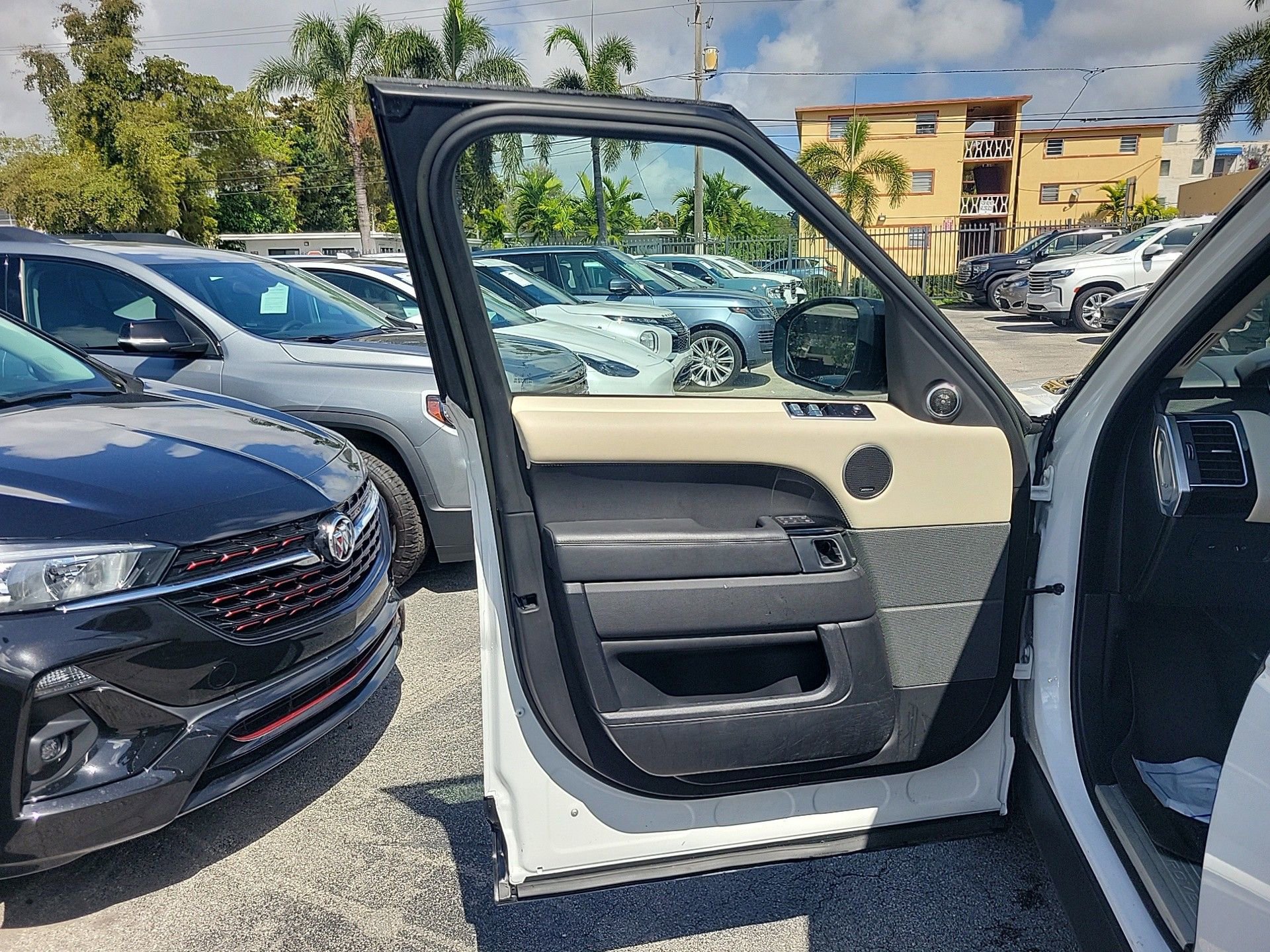 Used 2022 Land Rover Range Rover Sport HSE Silver Edition image 25