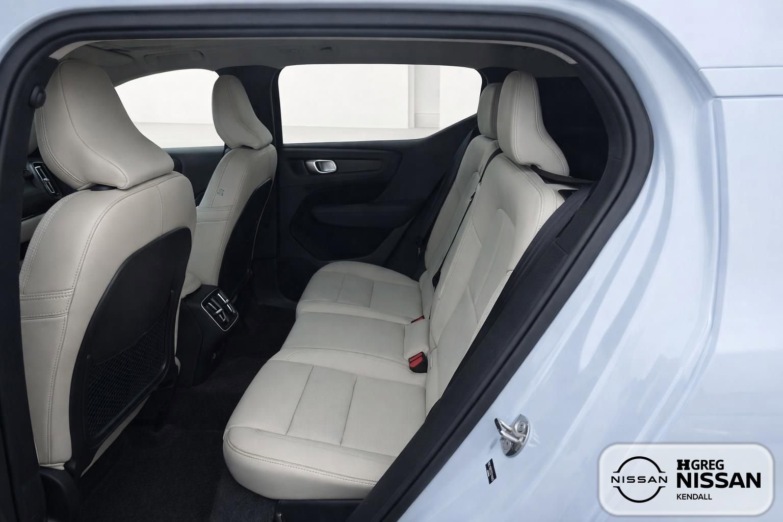 Used 2026 Volvo XC40 B5 Plus AWD/4WD image 13