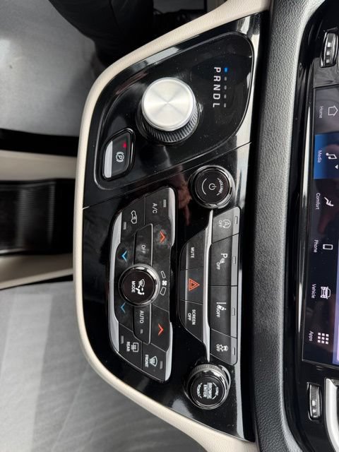 Used 2023 Chrysler Pacifica Touring-L FWD image 32