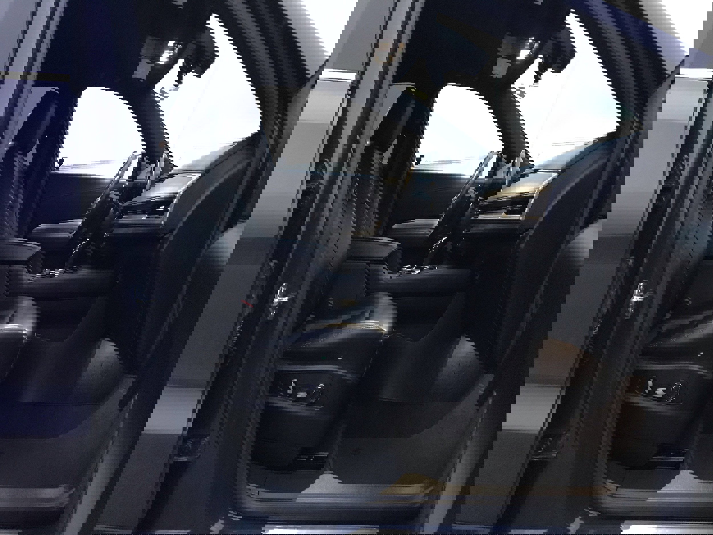 Used 2025 Cadillac XT4 Premium Luxury image 17