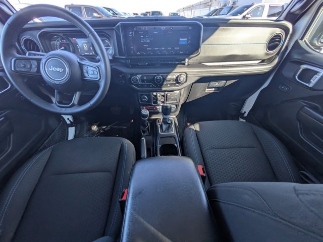 Used 2024 Jeep Wrangler Unlimited Rubicon 4xe image 13