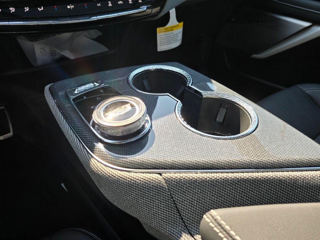 New 2026 Cadillac Optiq Luxury 2 AWD/4WD image 32