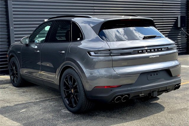 New 2026 Porsche Cayenne E-Hybrid image 3