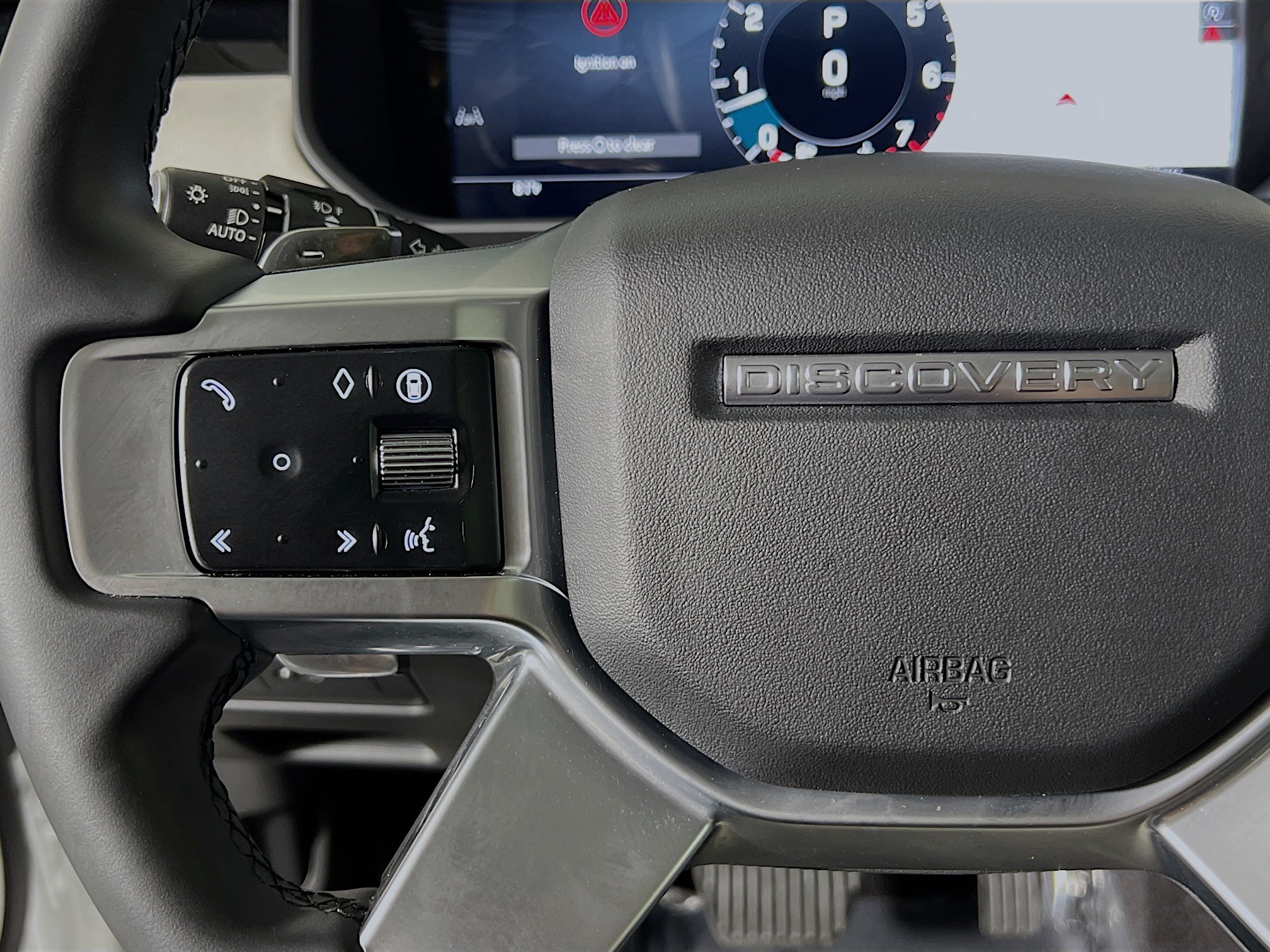 Used 2025 Land Rover Discovery S AWD/4WD image 19