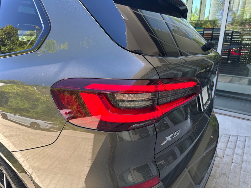 Certified 2022 BMW X5 xDrive40i w/ M Sport Package AWD/4WD image 53
