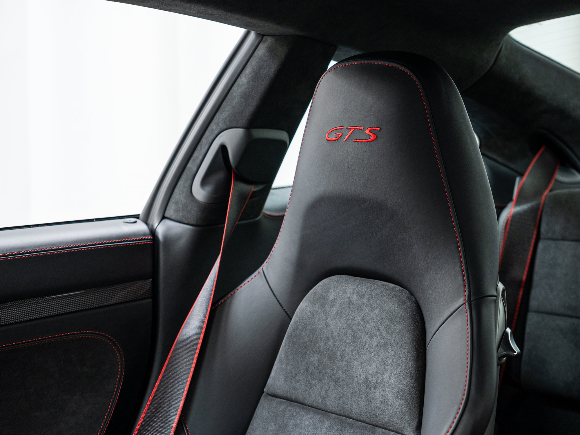 Certified 2016 Porsche 911 Carrera GTS RWD image 22