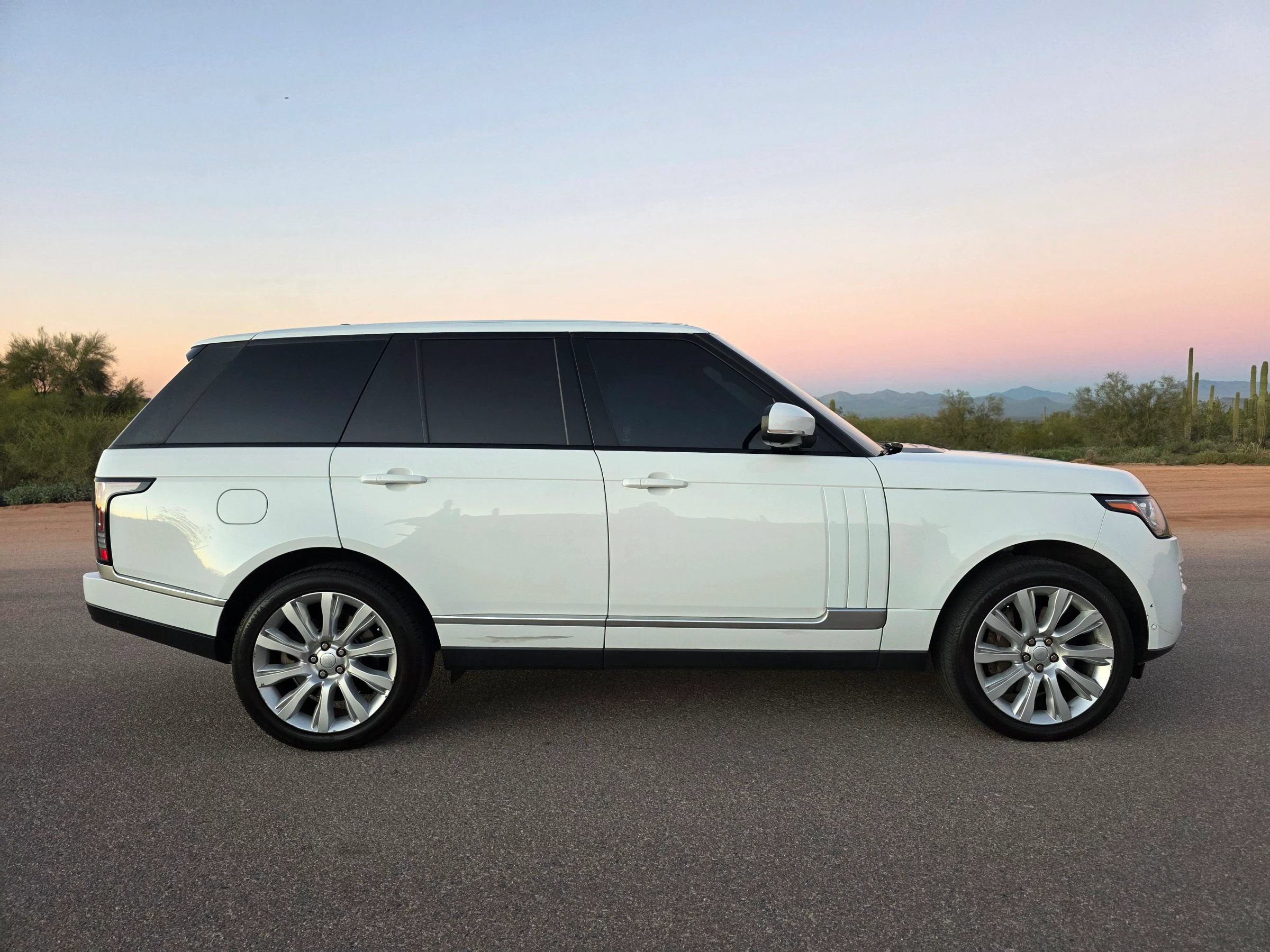 Used 2016 Land Rover Range Rover Supercharged AWD/4WD image 6