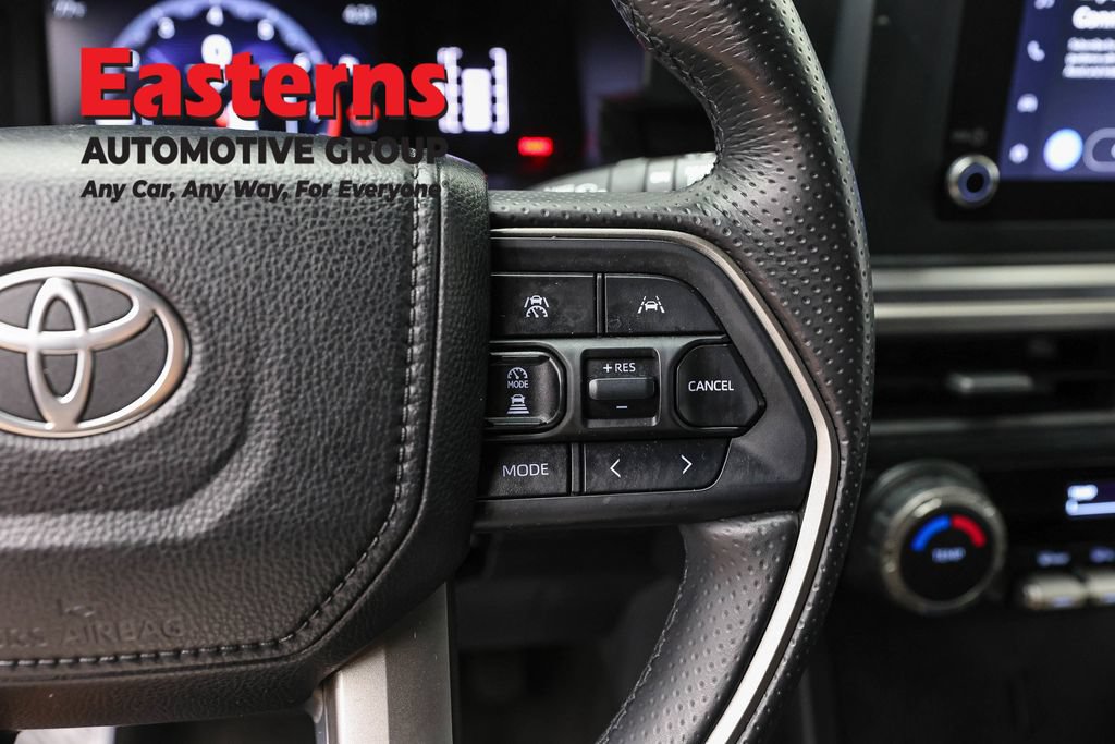 Used 2025 Toyota 4Runner SR5 AWD/4WD image 16