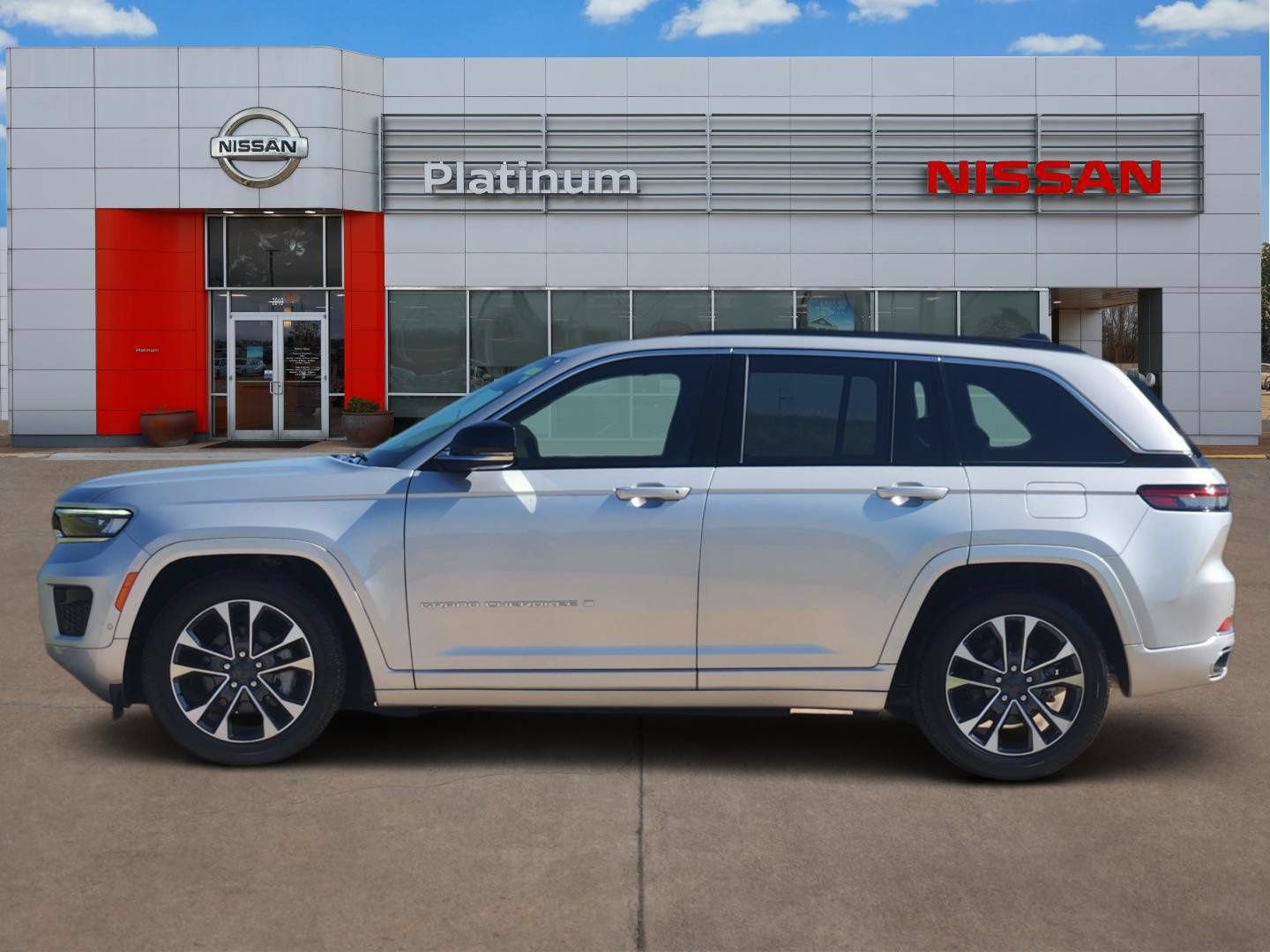 Used 2024 Jeep Grand Cherokee Overland AWD/4WD video 3