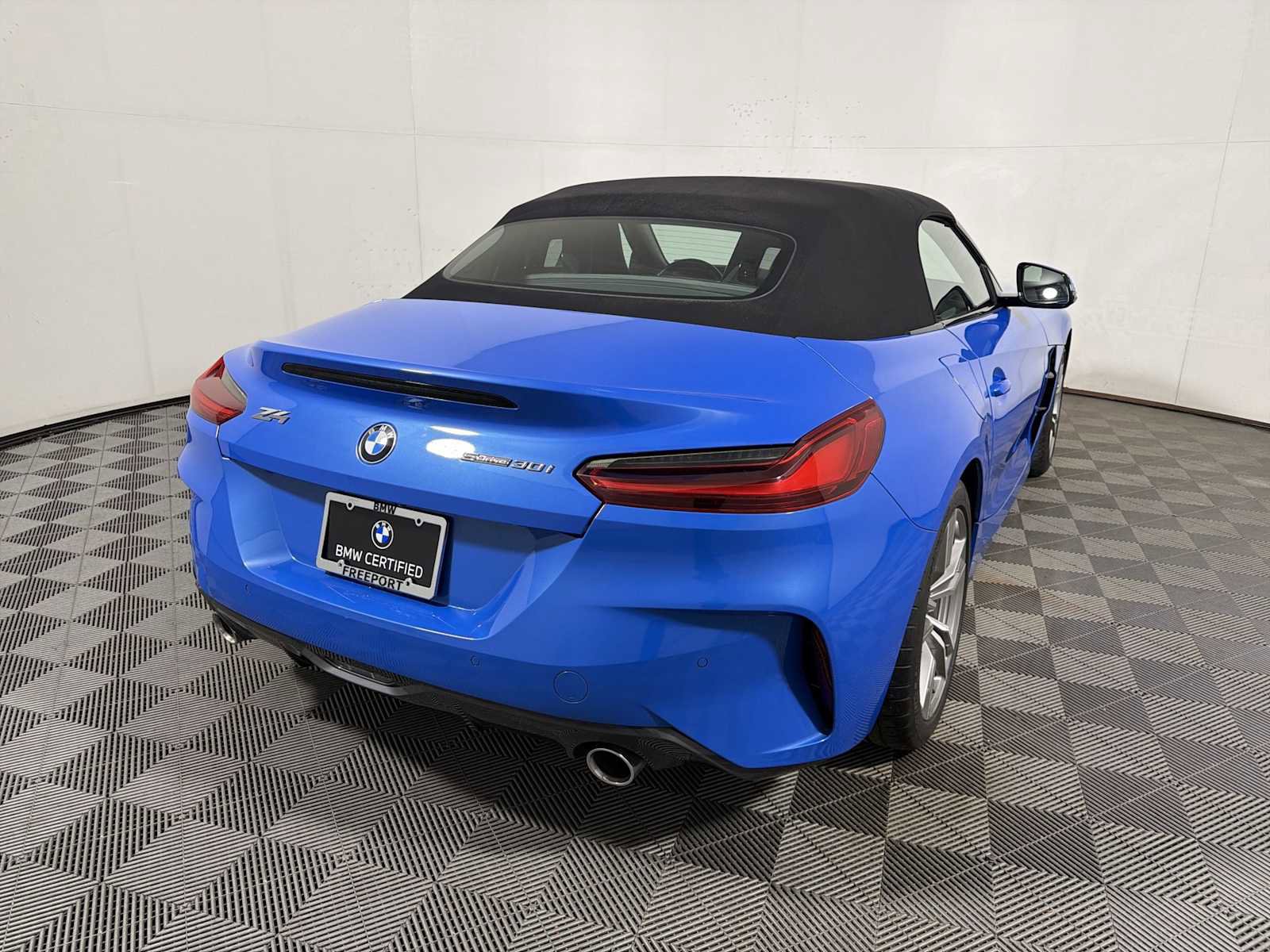 Certified 2022 BMW Z4 sDrive30i w/ M Sport Package image 6