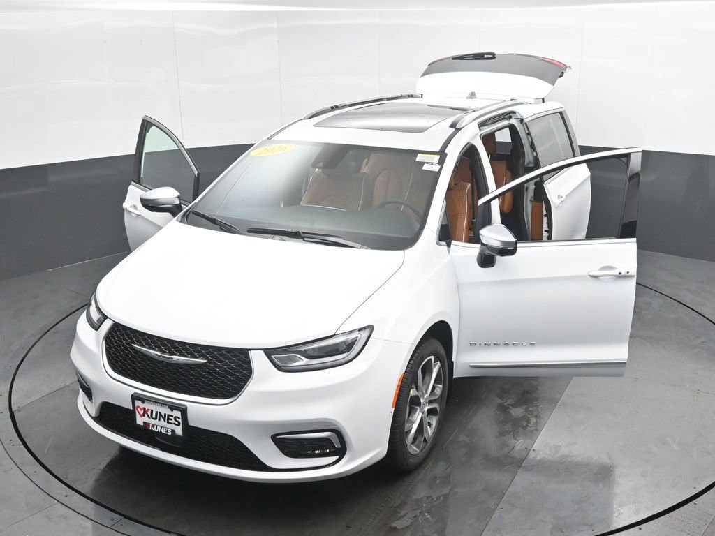 New 2026 Chrysler Pacifica Pinnacle w/ Trailer Tow Group AWD/4WD image 49