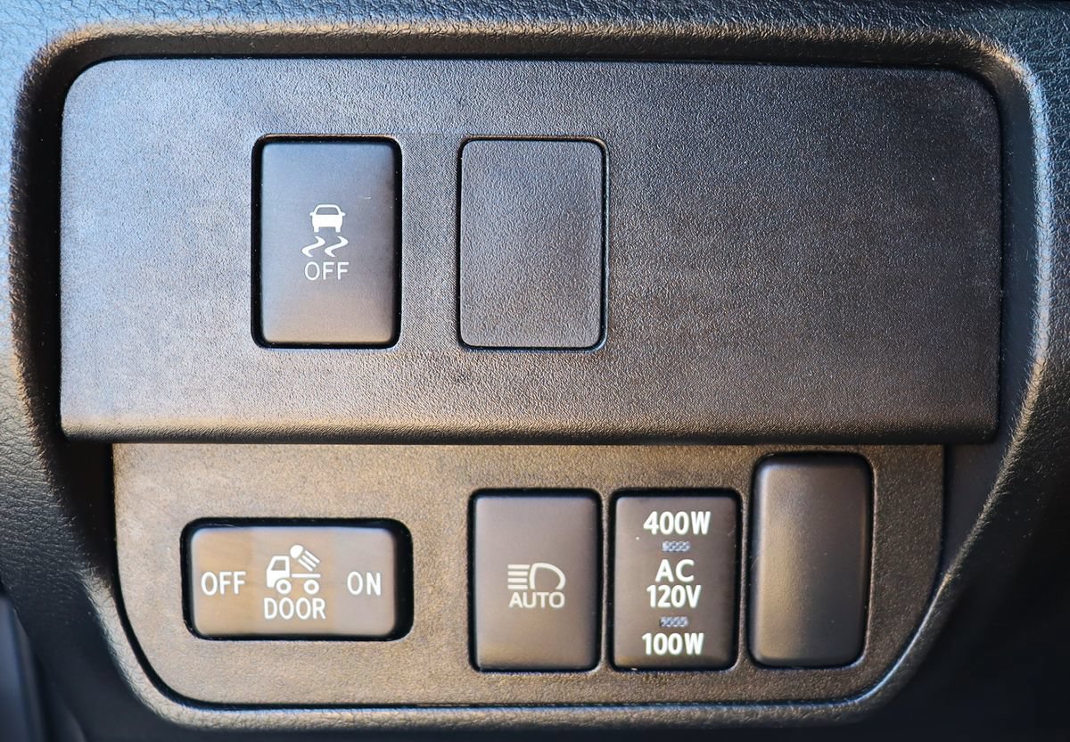 Used 2021 Toyota Tacoma TRD Off-Road w/ Technology Package AWD/4WD image 41