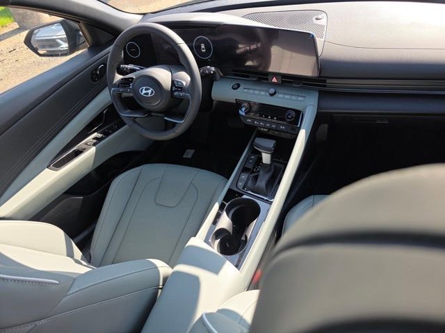 Certified 2025 Hyundai Elantra Limited image 26