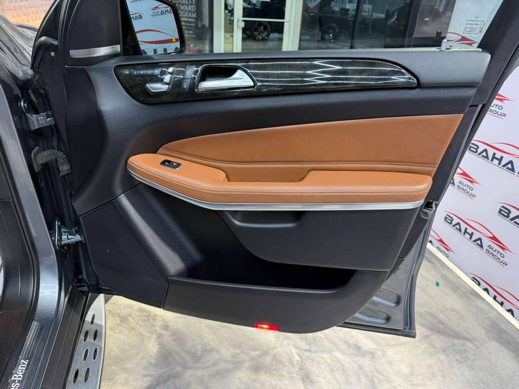 Used 2018 Mercedes-Benz GLS 550 4MATIC w/ Offroad Package image 52